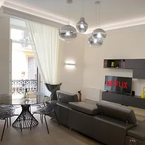  Holiday home Fafgrandsuitenapoli